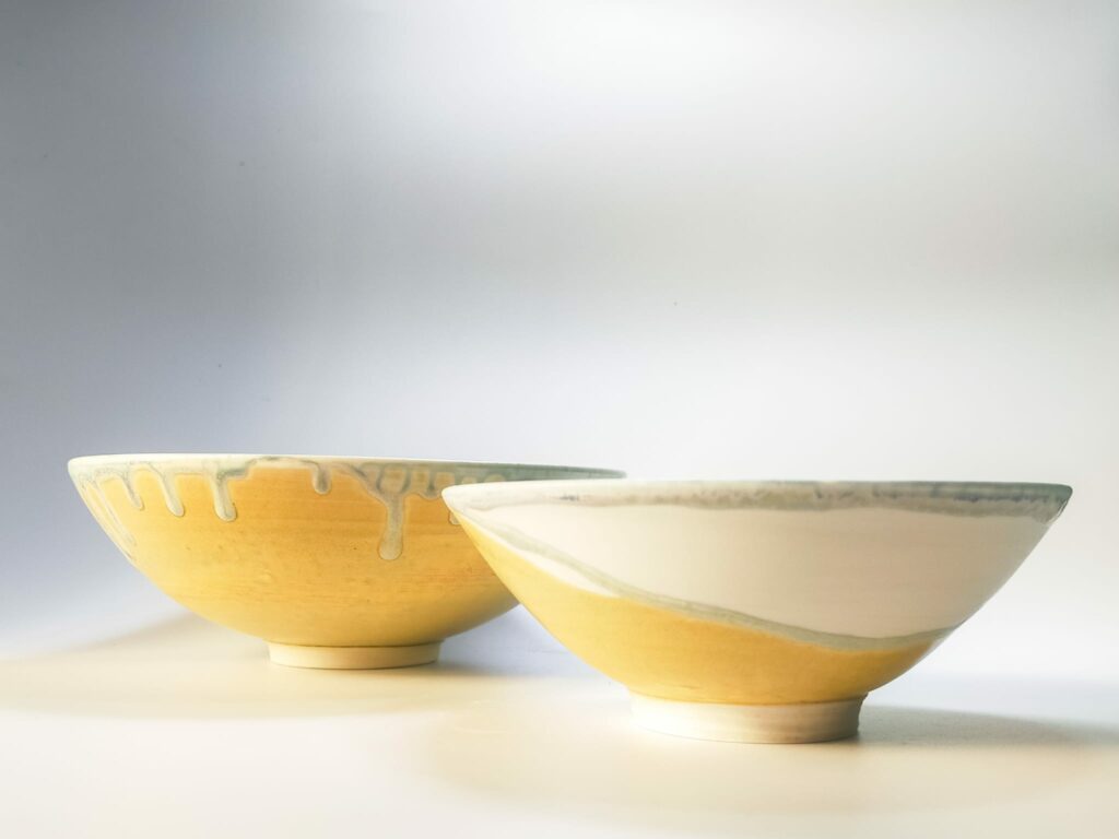 Bols à manger en porcelaine glacier et or – Alice Arazar céramiste Toulouse